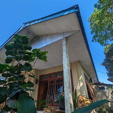 Agusfamily Homestay Labuan Bajo Exterior foto