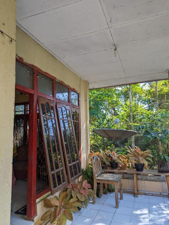 Agusfamily Homestay Labuan Bajo Exterior foto