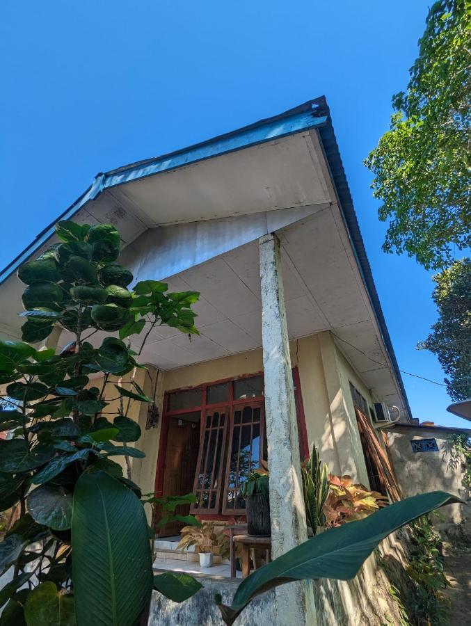 Agusfamily Homestay Labuan Bajo Exterior foto